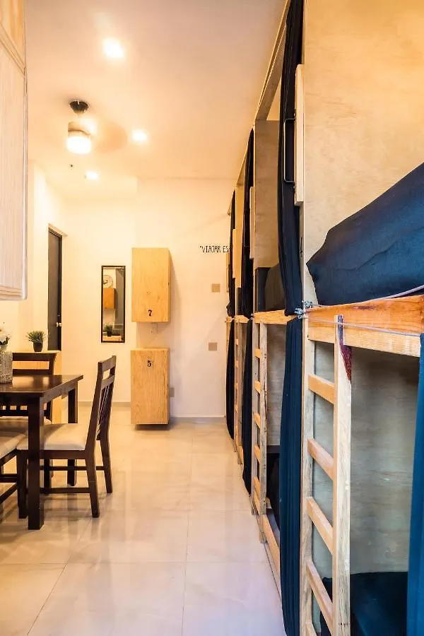 Maui hostel playa del carmen