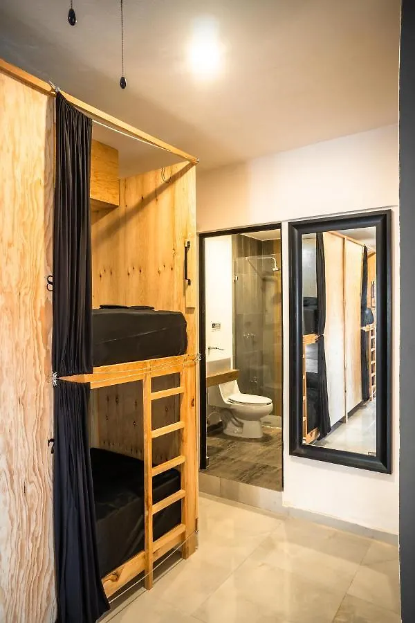 **** Apartahotel Maui hostel playa del carmen México